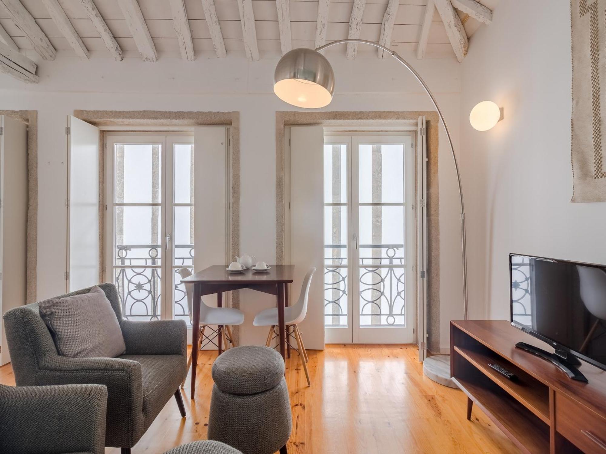 Apartment With Comfort & Convenience *